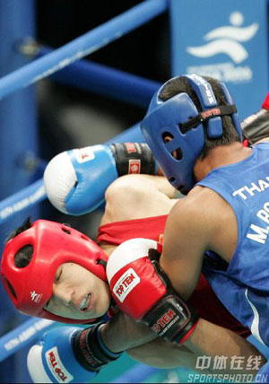 冰岛拳击选手击败对手,斩获银牌 冰岛拳击选手击败对手,斩获银牌