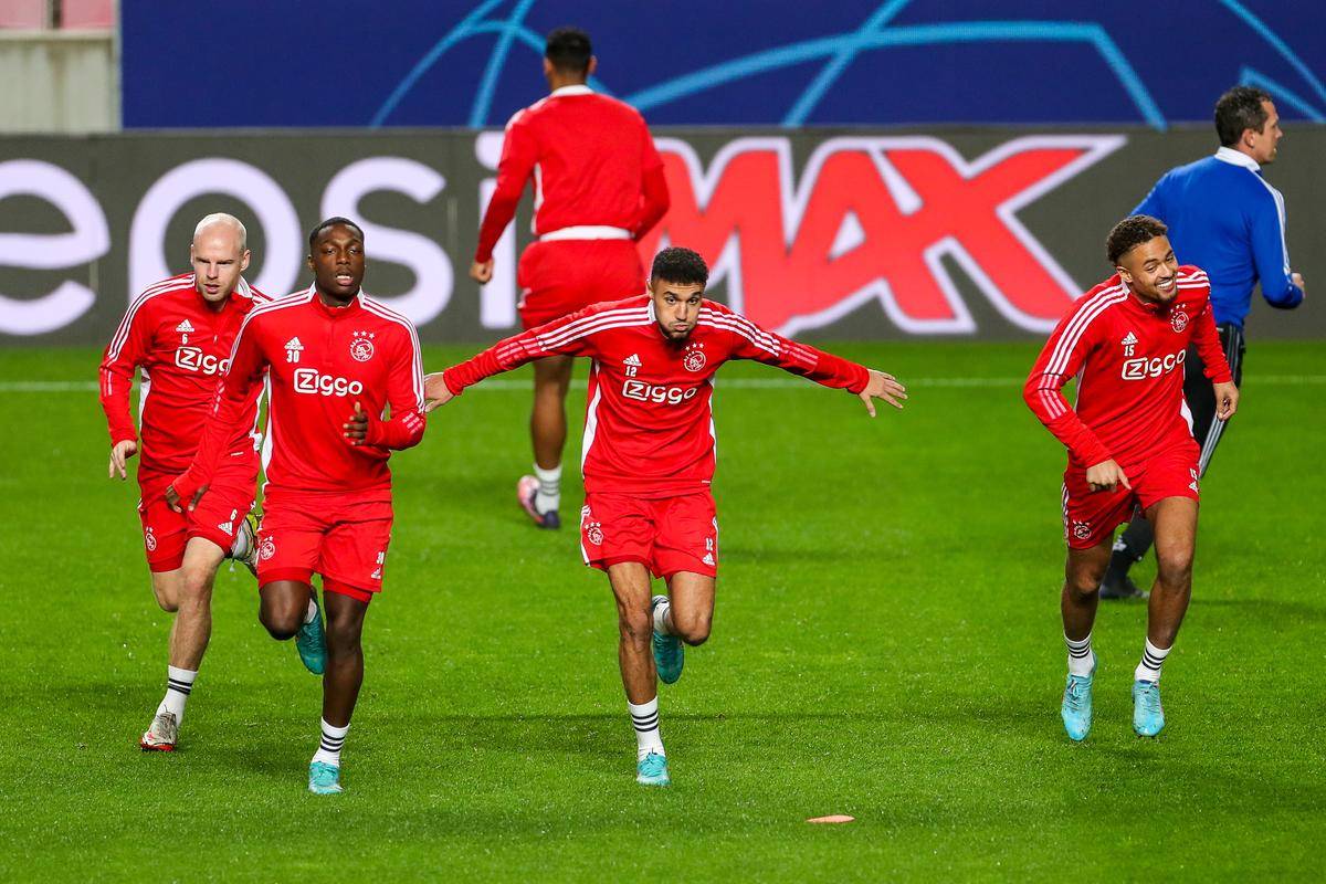 阿贾克斯表现耀眼,力挽狂澜取胜 阿贾克斯表现耀眼,力挽狂澜取胜