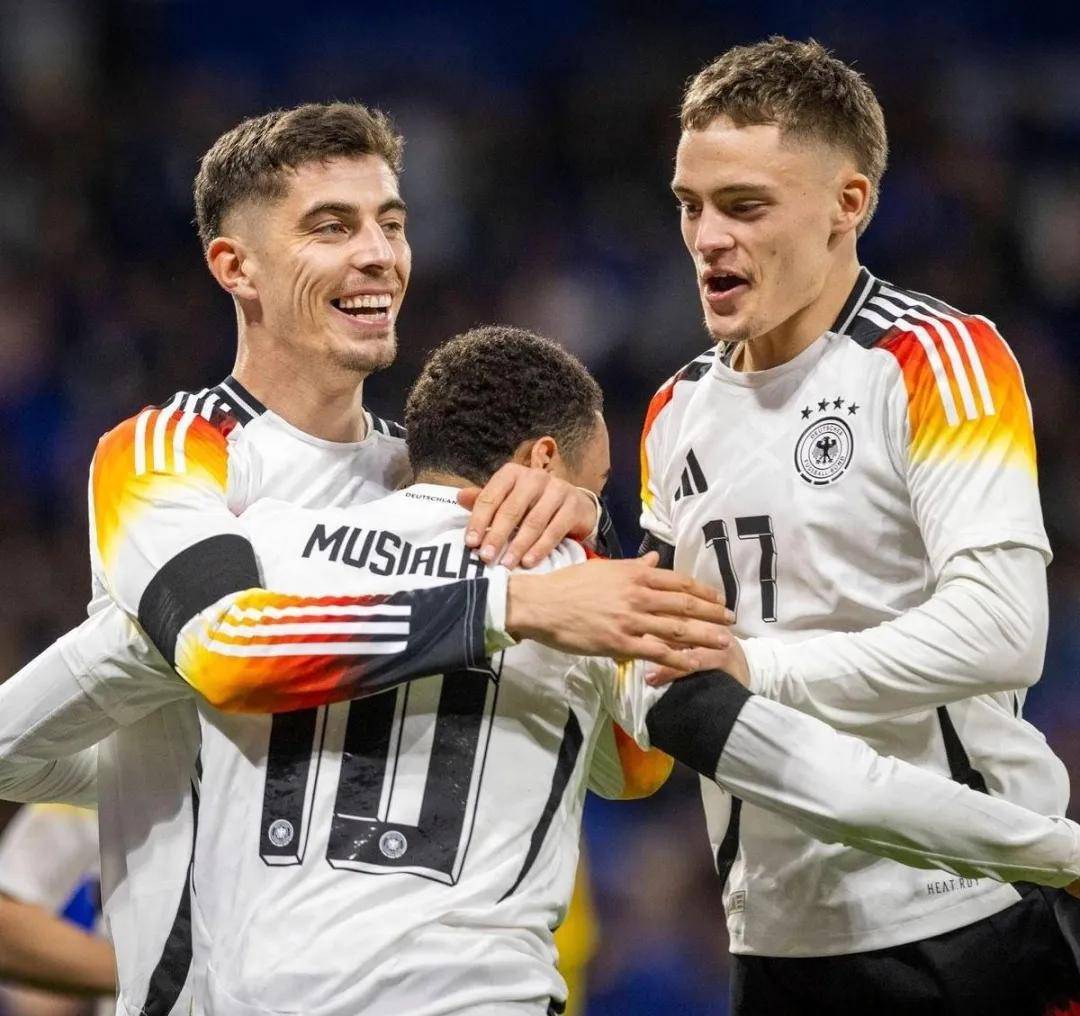 比利时国家队备战与德国国家队的对决，球迷期待