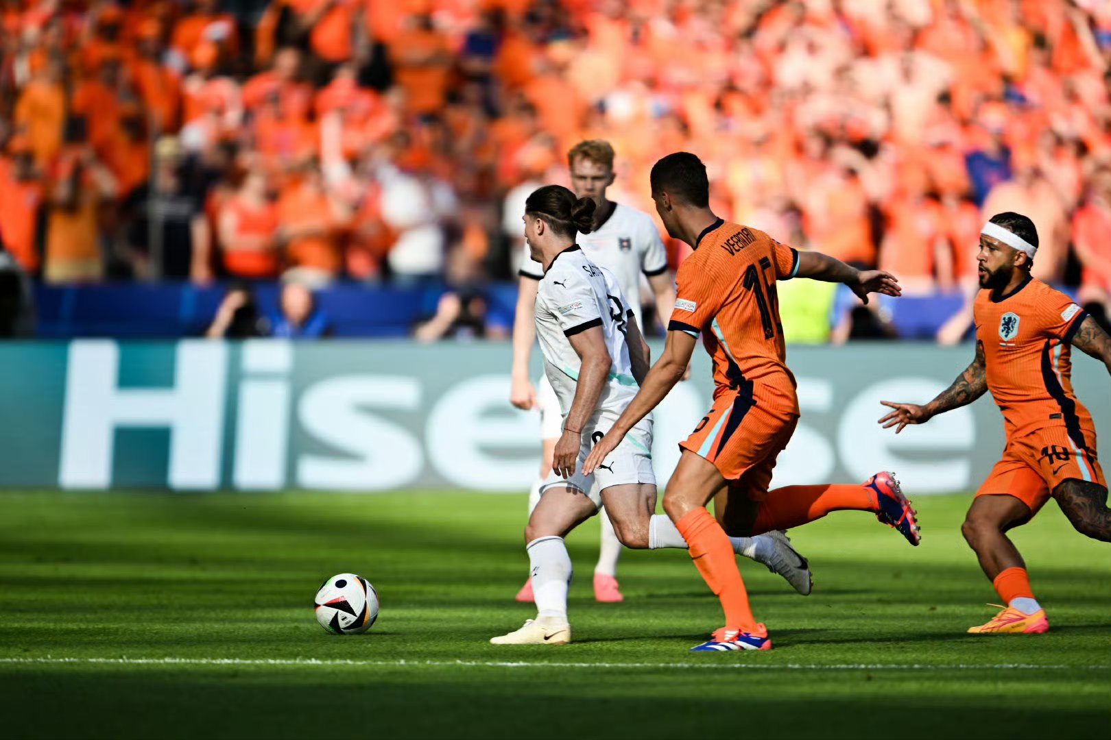 荷兰队强势出线，小组第一名难以动摇