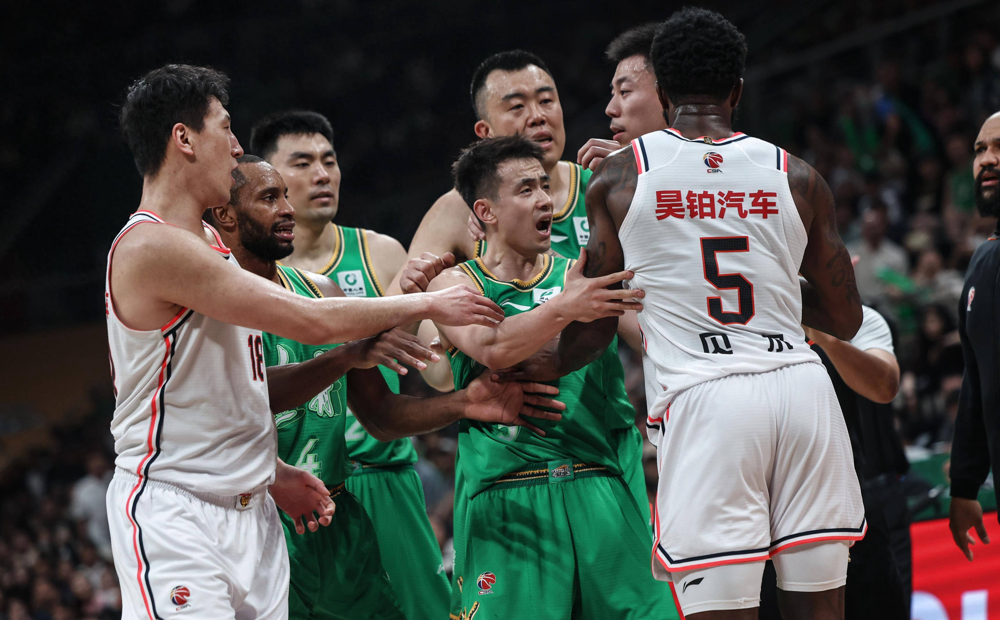 欧锦赛预选赛战况白热化,球队备战备谈 欧锦赛预选赛战况白热化,球队备战备谈