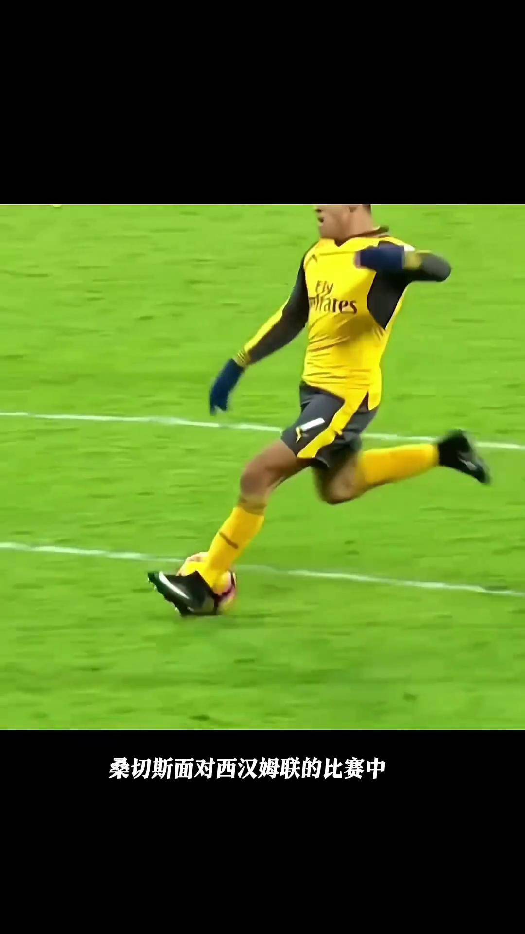 疯狂进球瞬间，球场气氛空前热烈