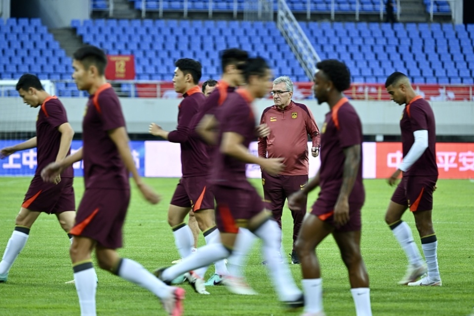 比赛前夕球员集训状态紊乱，备战受阻