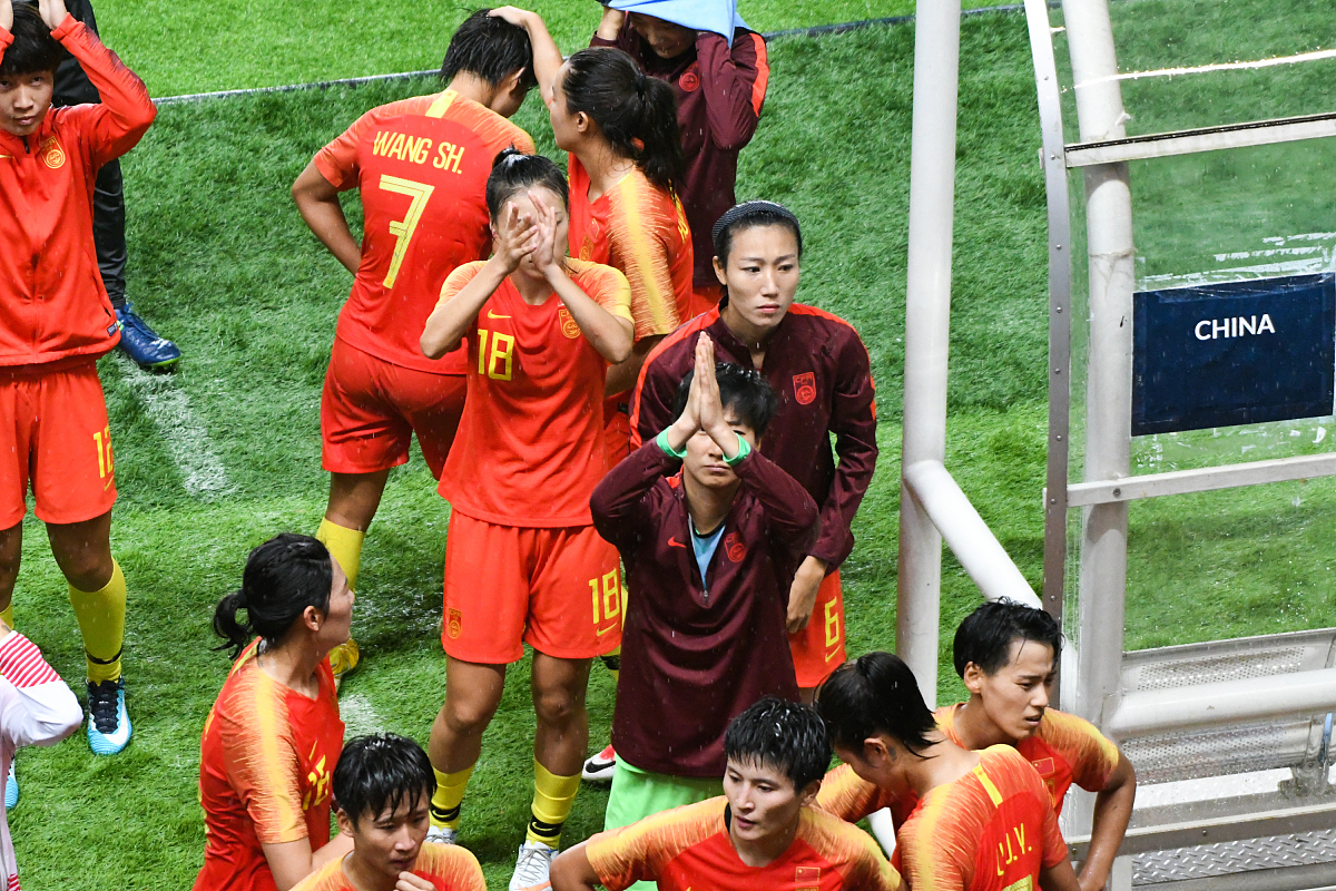 对决强队,球队努力争取胜利 对决强队,球队努力争取胜利