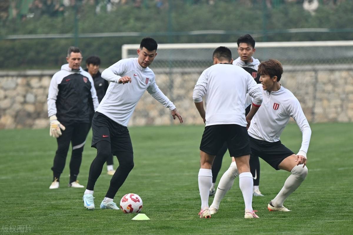 东亚足球豪门抵达墨尔本，备战国际巅峰赛事