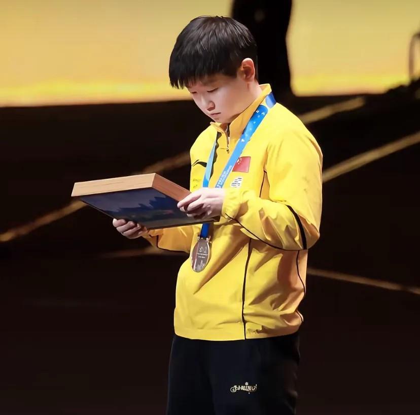 战罢赛场,各方评价褒贬不一 战罢赛场,各方评价褒贬不一